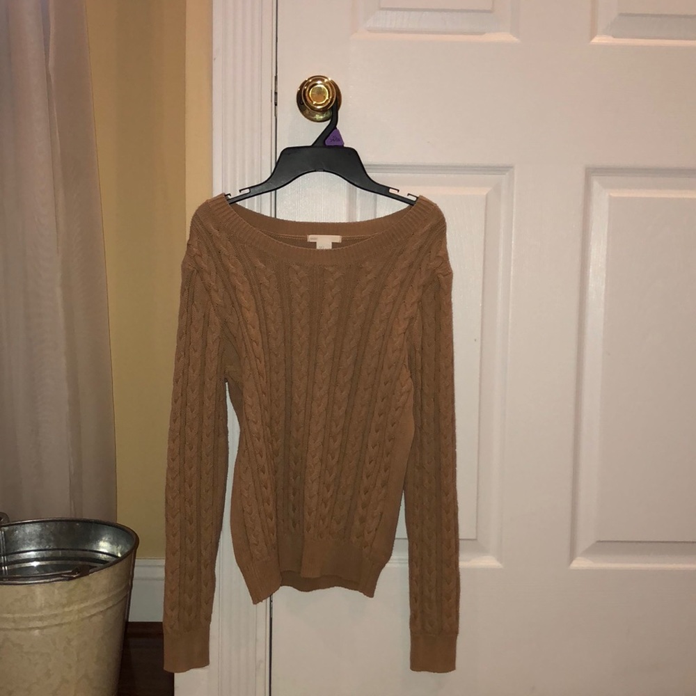 Badge size small sweater